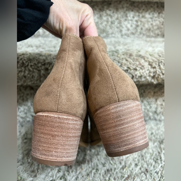 NWOT Linea Paolo Windy Snip Toe Bootie Color Mushroom Size 6 - Picture 6 of 9